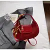 Bolsa de Mão Simples de Alta Costura 2025 Outono e Inverno Nova Versátil Design de Nicho Retro Bolsa de Ombro Único Transversal