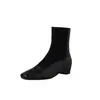 Botas versáteis de estilo coreano, corte justo, para o trajeto diário, com retalhos de camurça de pele de carneiro, inverno de 2026, com salto médio que aumenta a altura, botas curtas de couro genuíno para mulheres
