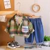 Ropa para Niños Niños Primavera y Otoño 2025 Nueva Camisa a Cuadros con Parches para Bebé Traje Casual de Tres Piezas Ropa para Niños