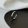 Anel de Joia em Prata S925 para Mulheres, Luxo Acessível com Design de Nicho, Anel Liso, Abertura para Dedo Indicador Estilo Frio, Sensação de Anel Liso