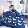 Juego de ropa de cama de cuatro estaciones de calidad para regalo, engrosado, amigable con la piel, con forro polar cepillado, que incluye edredones cálidos de tamaño individual y doble para invierno, edredones de algodón y suministro para exportación.