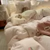 Juego de ropa de cama de textiles para el hogar de Nantong, juego de cuatro piezas, sábana de algodón lavado amigable con la piel, funda de edredón, sábana bajera, juego de tres piezas para camas de dormitorios estudiantiles