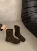 Otoño/Invierno 2026 ~ Botas Martin de Punta Dividida con Hebilla de Cinturón Estilo Británico Retro para Mujer, Nueva Colección Otoño/Invierno con Diseño Único