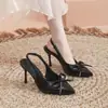 Elegantes sandalias de tacón alto con tira en el tobillo y detalle de lazo, nueva colección primavera 2026, tacón de aguja, punta fina, flats color vino tinto