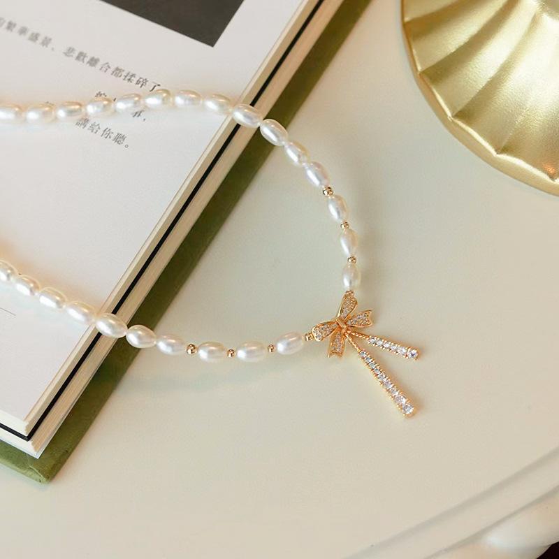 蝴蝶结吊坠天然淡水珍珠项链轻奢小众高级感镶钻小米珠