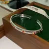Pulseira Aberta de Couro Plissado Geometricamente Torcido Estampada de Leopardo Moda Transfronteiriça Pulseira Retrô Pulseira de Alto Padrão Europeia e Americana para Mulheres