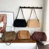 Bolso de hombro de cadena de moda transfronterizo para mujer, bolso cruzado retro mate versátil, color sólido, adecuado para el trabajo y los desplazamientos, bolso cuadrado pequeño