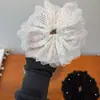 Scrunchie de Renda com Pérolas Extra Grande Elástico Versátil para Rabo de Cavalo Coque Flor de Cabelo