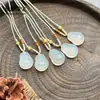 Colgante de Ágata Blanca Natural Dios de la Riqueza Nuevo Estilo Chino Cadena de Clavícula de Ágata de Hielo Alto Collar del Dios de la Riqueza Colgante de Jade Venta al por Mayor