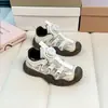 Tênis Esportivo Infantil 2025 Novo Modelo de Verão Malha Única Respirável Sola Macia Antiderrapante Tênis de Pai Sapatos Casuais para Meninas