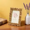 Marco de fotos de resina dorada estilo europeo de alta venta transfronteriza, manualidades decorativas para el hogar redondas y cuadradas, adornos de escritorio