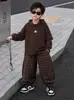 Elegante y moderno conjunto de dos piezas para niños, perfecto para la primavera y el otoño de 2026, con un diseño coreano de moda y un aspecto de dos piezas falso