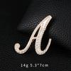 Broche Vintage de Letra Perla Moda Trendy Insignia Transfronteriza Pin Fijo para Ropa Anti-Exposición