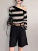 Estilo Moderno de Principios de Otoño Hermoso e Impresionante Top Corto Hombros Descubiertos Camiseta Rayada para Mujer en Otoño