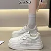 Zapatillas casuales deportivas para mujer, punta redonda, suela gruesa, hechas de piel de vaca de primera calidad, novedad Otoño 2026, versátiles, blancas, con cordones.