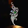 Broche de Lirio del Valle con Diamantes de Color Azul Verdoso Incrustados en las Ramas y Hojas, un Accesorio Elegante para el Trabajo, Eventos Nocturnos y Uso Versátil. Broches al por mayor