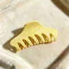 Pinza de garra grande personalizada estilo francés con lunares de aguacate, elegante y versátil, sujetador para moño en la parte posterior de la cabeza, pinza de tiburón, pinza para el pelo amarillo lechoso