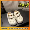 Sandalias de mujer de moda y populares, con una elegante suela suave, diseño de color liso y un estilo chic y discreto.. Estas sandalias slip-on 2026 son perfectas para mujeres menudas, ofreciendo un look único y elegante que te hace parecer más alta