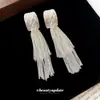 Brincos de Pino Metálicos Plissados de Camada Dupla com Franjas para Mulheres Design de Nicho Ins Brincos Pendentes Elegantes Longos Acessórios de Orelha