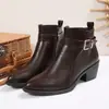 Botines retro de cuero con hebilla, punta fina, estilo nuevo 2026 para mujer, exportación de otoño, tacón grueso, estilo británico, botas Martin de tacón medio adelgazantes