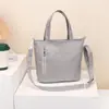 Bolsa de Tecido de Nylon Bordada com Letra Estilo Coreano Bolsa Transversal Feminina Bolsa de Mão Moda Tendência Leve Simples para o Dia a Dia Bolsa de Ombro