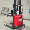 Apilador de Doble Propósito con Control Remoto 2 Toneladas 1 Tonelada Elevador Hidráulico Pequeño Montacargas Apilador de Elevación Automática Manejo y Carga y Descarga