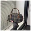 Bolsa Transversal de Ombro Feminina Nova Estilosa Design Simples Lã Xadrez Grande Capacidade Estilo Coreano Outono Inverno 2025 para Mulheres