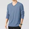 Novas Camisetas de Algodão Puro com Manga Longa e Decote V Outono e Inverno Masculinas Finas Camisetas Básicas Roupas Íntimas com Corte Justo e Versáteis