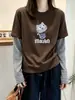 Camiseta Manga Longa Patchwork Listrada Falsa Duas Peças Feminina Outono 2026 Solta Modeladora Senso de Design Camiseta Básica Cartoon