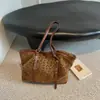 Bolso de mano grande retro, bolso de mano para mujer, nueva colección otoño 2026, estilo moderno para el día a día, bolso de hombro de gamuza