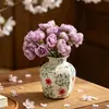 Jarrón de cerámica vintage estilo chino con patrón rojo al por mayor, decoración de entrada de sala de estar, adorno de arreglo floral de alta gama para escritorio