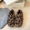 Novos Sapatos de Algodão Femininos Chinelos de Algodão Slip-on Meio Chinelo Outono Inverno Moda Uso Externo Sapatos Peludos Saída Peluda 2026 Bico Fechado