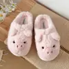 Pantuflas de Peluche de Cerdo Lindas de Dibujos Animados para Mujer 2026 Invierno Nuevas para el Hogar Antideslizantes de Suela Gruesa Cálidas de Punta Cerrada de Algodón