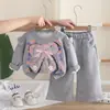 Conjunto de Roupas de Outono para Meninas 2026 Novo Estiloso Roupa de Bebê Menina com Laço Grande Conjunto de Duas Peças Hoodie Primavera e Outono Tendência