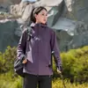 Chaqueta softshell suave totalmente termosellada del mismo estilo de Dijia para hombres y mujeres, versión para parejas, a prueba de viento e impermeable, adecuada para montañismo, disponible para compra en grupo, se puede imprimir con logotipo