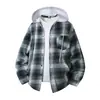 Nova Camisa Masculina Xadrez de Manga Longa 2026, Estilo Hong Kong Moda Tendência Solta com Capuz e Bolso Único para Homens
