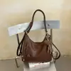 Bolso de Hombro de Cuero Aceitado y Encerado de Alta Gama 2026 para Mujer, Bolso Cruzado Versátil Estilo Coreano con Colgante de Borla a la Moda Bolso Tote