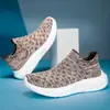 Tênis Esportivo para Casal, Grande Tamanho Transfronteiriço com Recortes Leves em Malha Fly-Knit, Slip-On Casual de Malha, Tênis Respirável