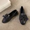Comercio Transfronterizo Talla Grande Zapatos de Cuero Nuevos Otoño 2025 para Mujer, Estilo Británico Versátil Planos con Lazo Slip-On Mocasines