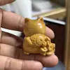 Talla en Madera de Tuya Dumbo Dibujo Animado Lindo Regalo para Niños Elefantito Mascota Hecha a Mano Adornos de Mano para el Hogar