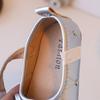Sapatos Pequenos de Couro Prata para Crianças 2025 Outono Novo Estilo Coreano Menina Doce Laço Sapatos de Princesa Sapatos de Solado Macio