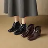 Botas curtas de bico fino femininas 2026 Chegada nova Outono/Inverno salto plataforma com fivela botas femininas petite estilo britânico pele de carneiro com botas de algodão aveludado