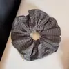 Goma para el pelo de tela a cuadros vintage con un toque de alta gama, versátil para recoger el pelo en un moño o una coleta baja, accesorio para el cabello