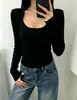 El artículo de moda popular para mujer de este año es el nuevo diseño de otoño 2026, camiseta top básico de manga larga con cuello en U de retazos