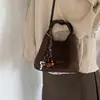 Bolsa de Mão Moda Coreana Exquisite Bolsa Transversal Outono Novo Bolinhas 2026 Balde Ombro Único Feminina Retrô Dia Padrão Madre-Pérola