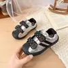Zapatos para Niñas Zapatos Deportivos Infantiles 2026 Otoño Nuevo Estilo Zapatos de Tabla con Punta de Concha para Bebé Zapatos Casuales con Lunares Plateados