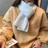 Estilo Ins Versión Coreana Bufanda Romántica de Color Puro Mostrando Blanco Suave Tejida Cálida Versátil Bufanda para Pareja Estudiante