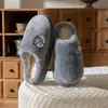 Pantuflas de Algodón Cálido de Felpa Color Sólido para Mujer 2026 Otoño Invierno Nuevo Estilo Gruesas Antideslizantes para Interiores Zapatos de Algodón para el Hogar de Pareja para Hombre