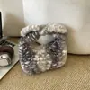 Bolsa de mão plissada de cor sólida Ruien, design em forma de nuvem, da nova coleção de outono 2026, bolsa de pelúcia, bolsa elegante em forma de bolinho para mulheres