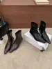 []2026 Otoño/Invierno Nuevas Botines de Tobillo de Punta Cuadrada con Tacón Bajo Estilo Europeo y Americano con Cremallera Trasera Botas para Mujer Botas de Moda